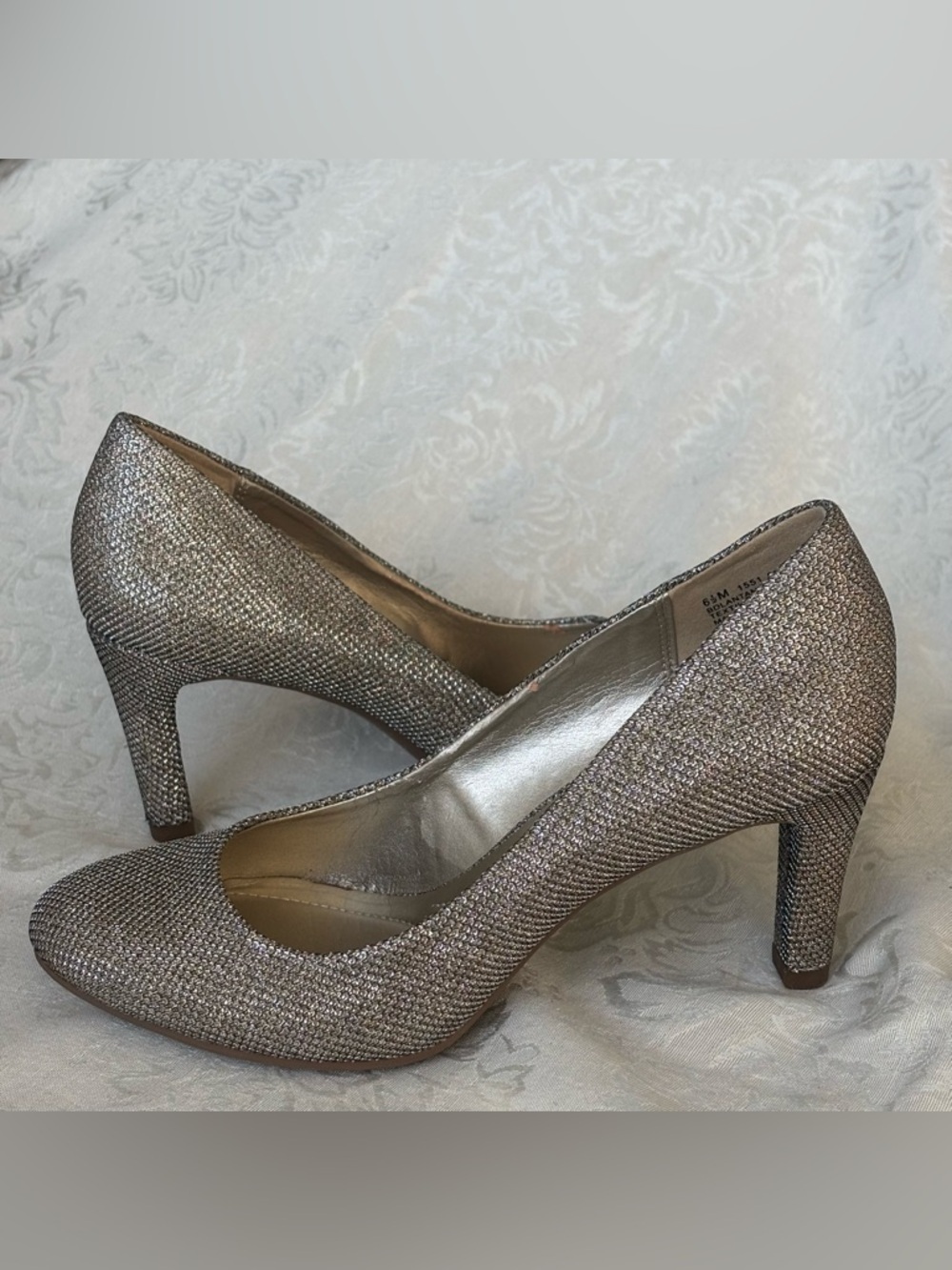 NWT Bandolino Gold/Silver Pumps, Size 6.5